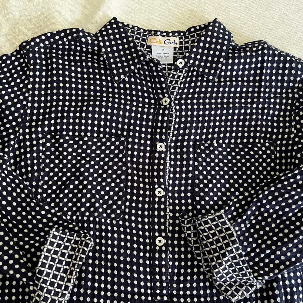 Vintage “Cali Girls” size Medium button down navy and white dot blouse 💯 Cotton